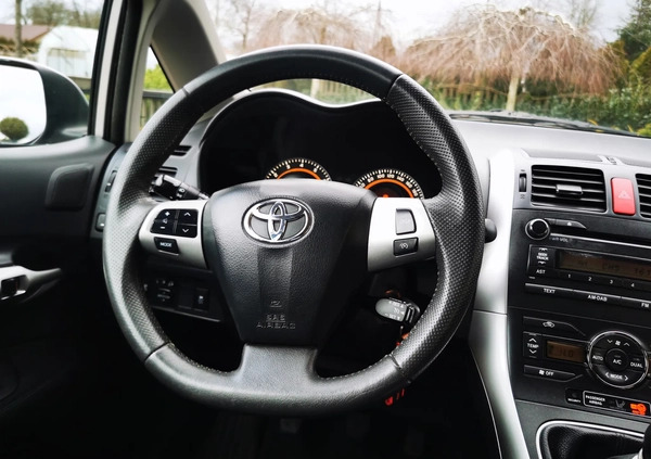Toyota Auris cena 28900 przebieg: 142000, rok produkcji 2011 z Tarczyn małe 191